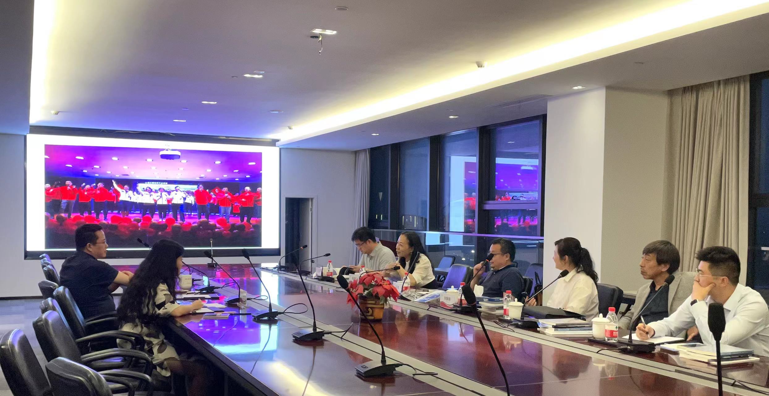 武汉大学经管学院姜星莉书记一行与武大校友企业家莅临betway西汉姆联参观交流