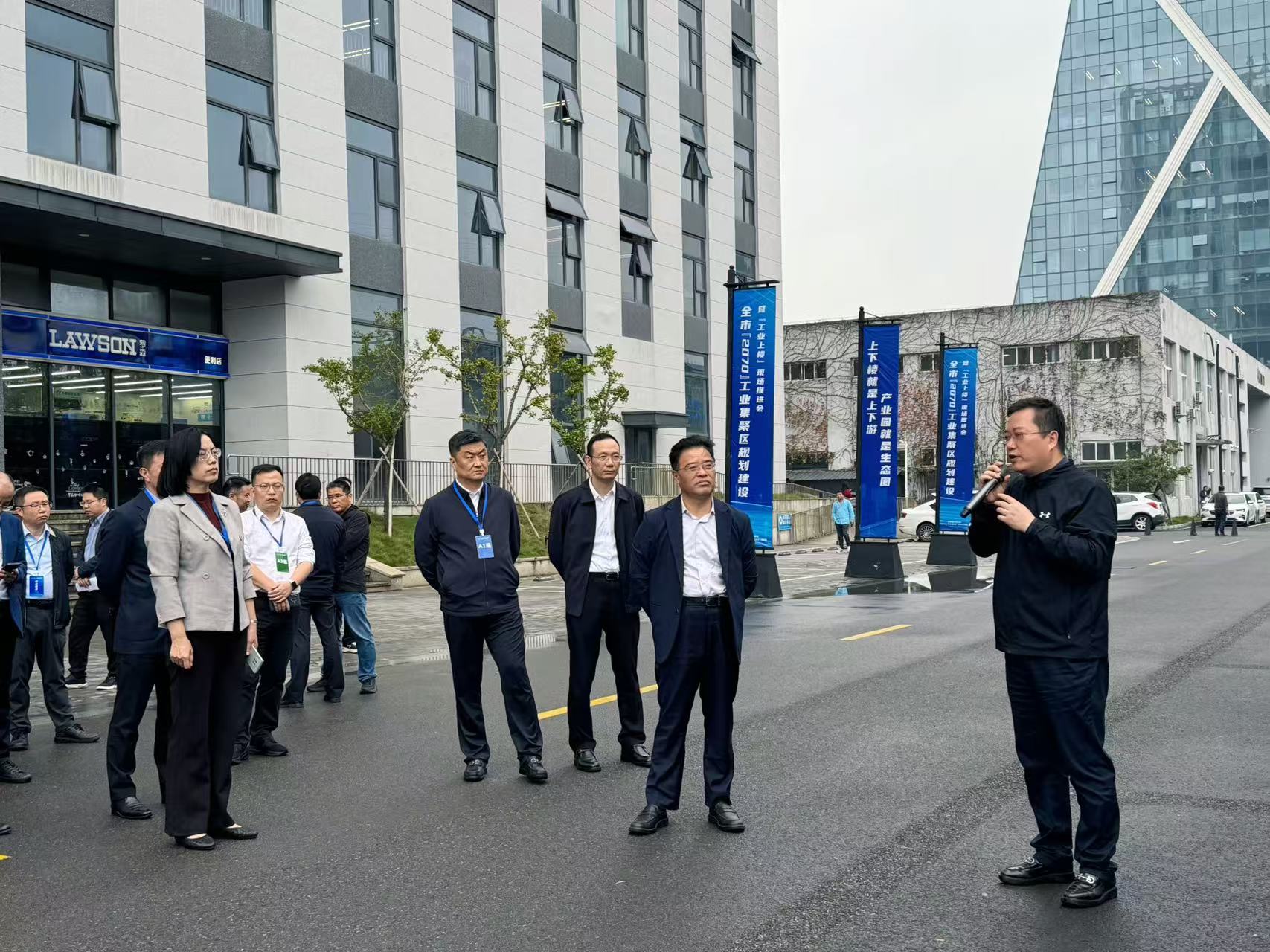 耦合共生丨培育产业森林，betway西汉姆联“工业上楼”新路径